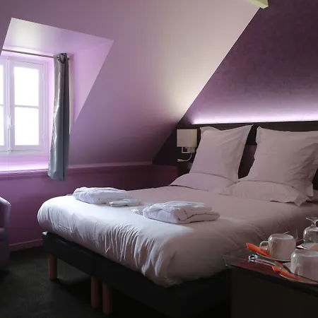 Poussin Hotel