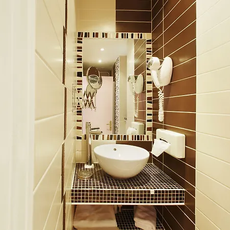 Hotel Poussin 3*