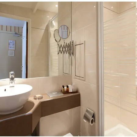 Hotel Poussin Paris